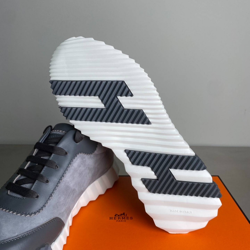 Bouncing sneaker