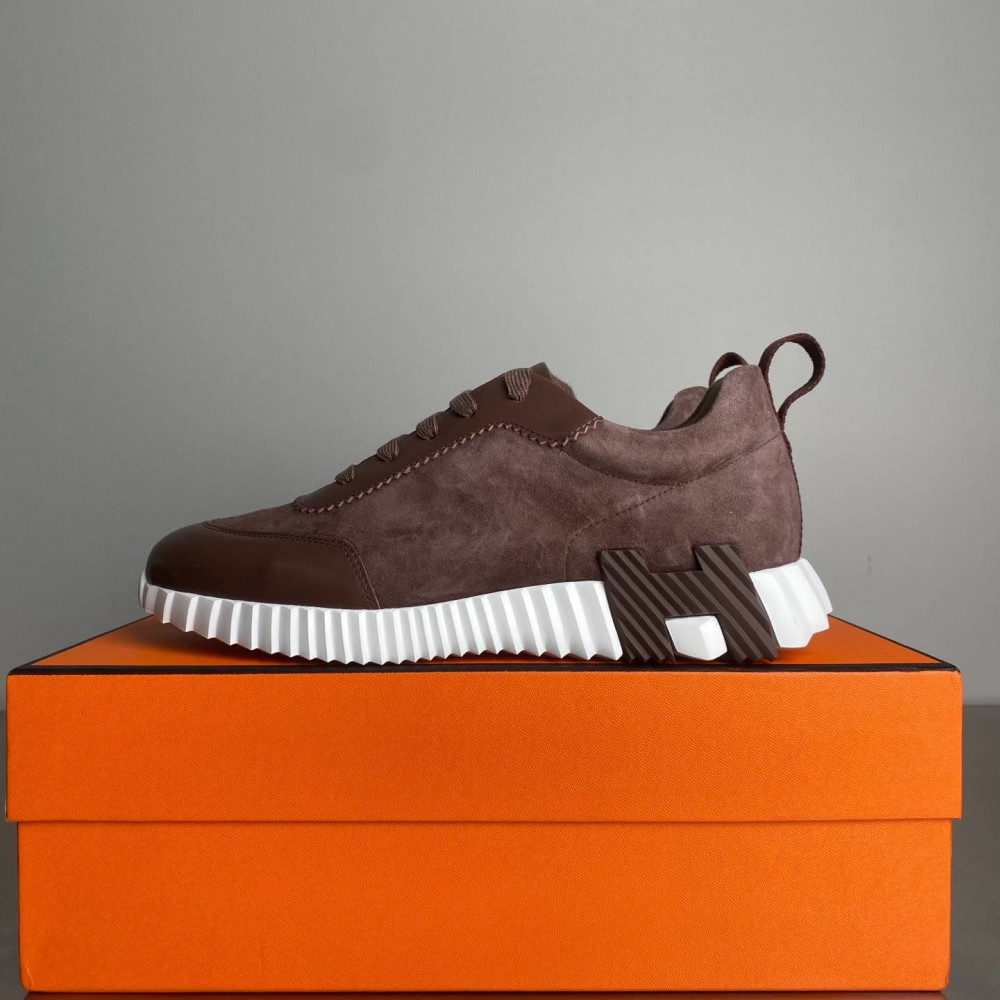 Bouncing sneaker