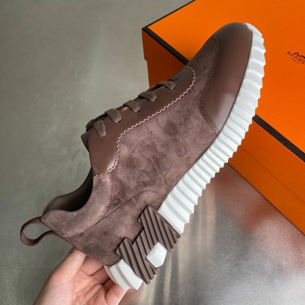 Bouncing sneaker