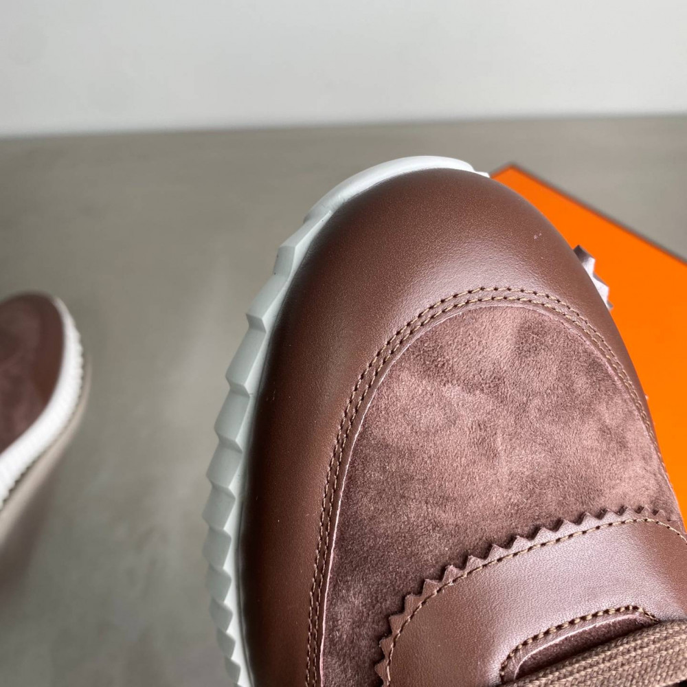 Bouncing sneaker