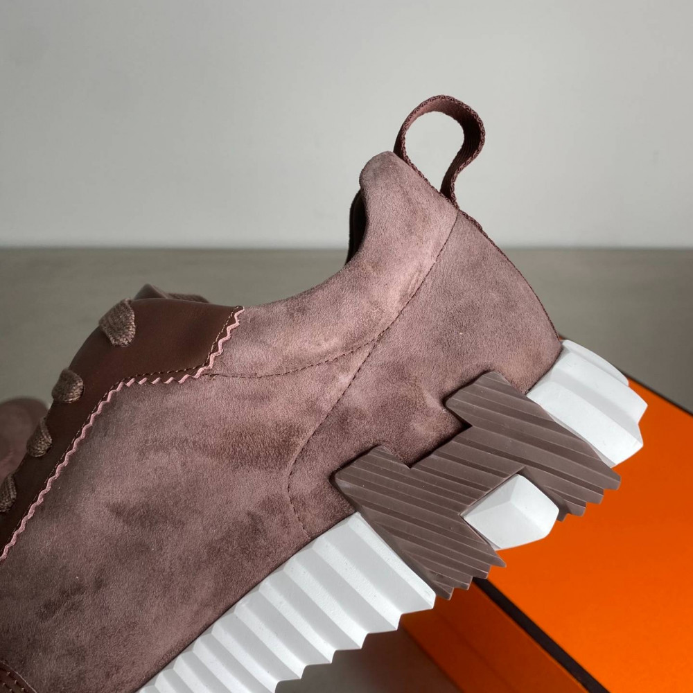 Bouncing sneaker