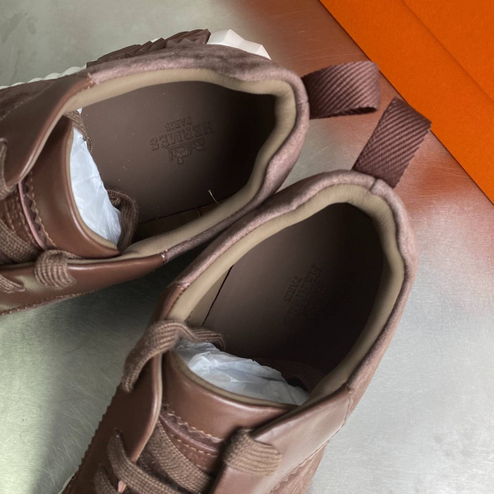 Bouncing sneaker