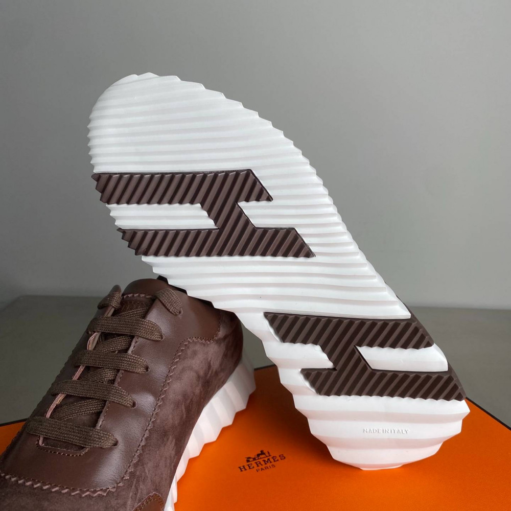 Bouncing sneaker