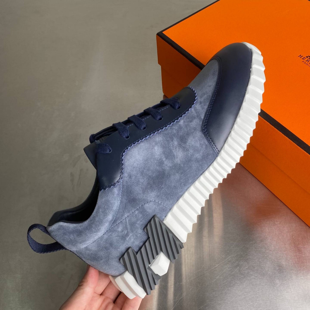 Bouncing sneaker Bouncing sneaker