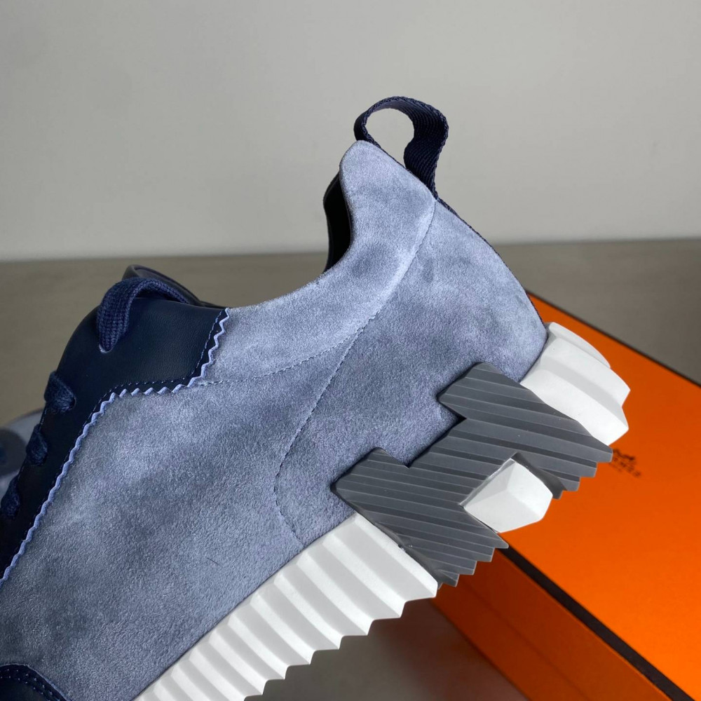 Bouncing sneaker Bouncing sneaker