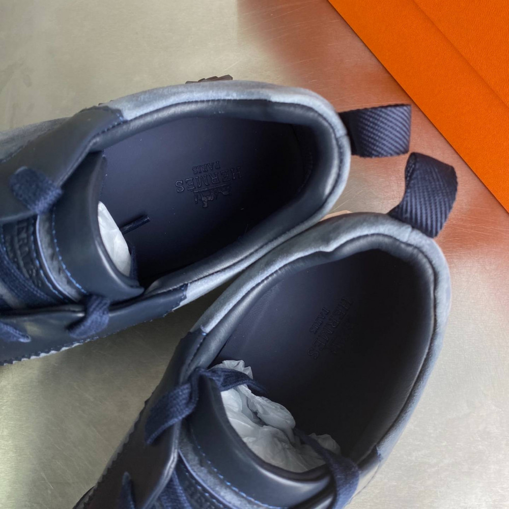 Bouncing sneaker Bouncing sneaker