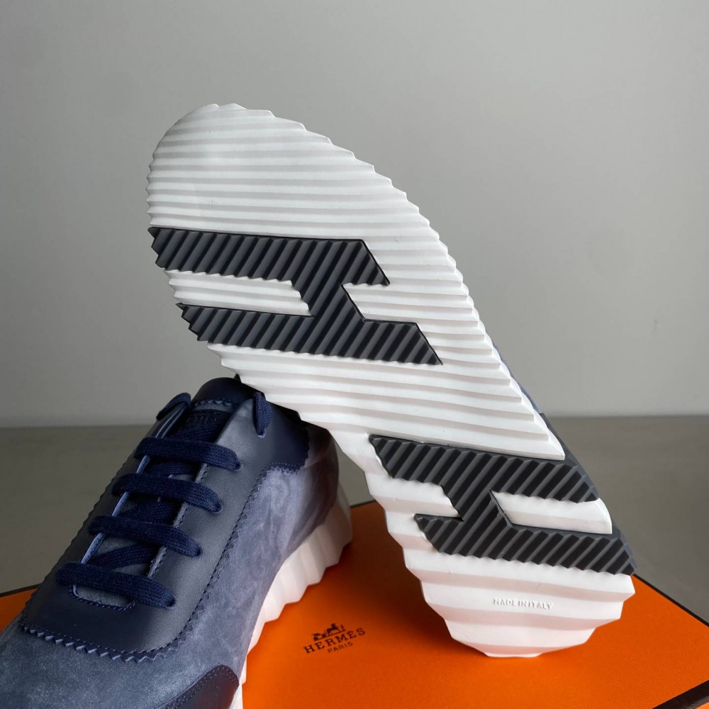 Bouncing sneaker Bouncing sneaker