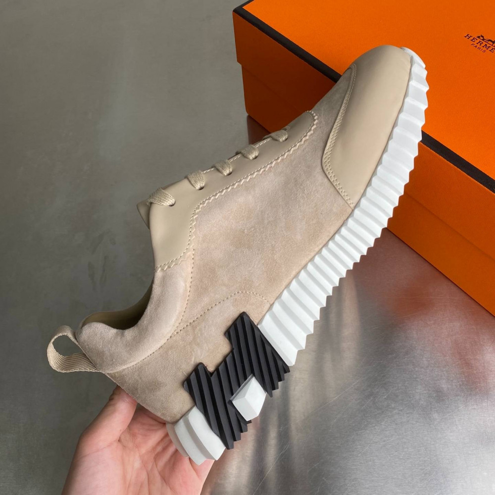 Bouncing sneaker