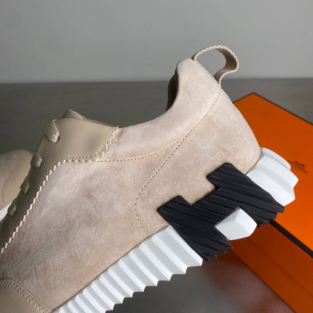 Bouncing sneaker