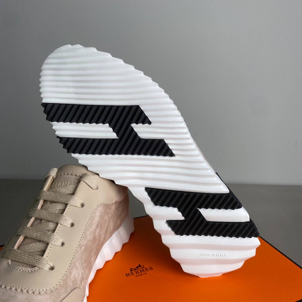 Bouncing sneaker