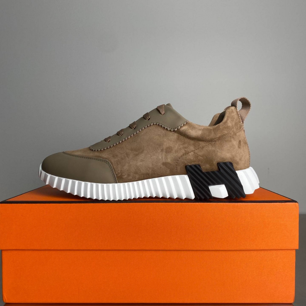 Bouncing sneaker