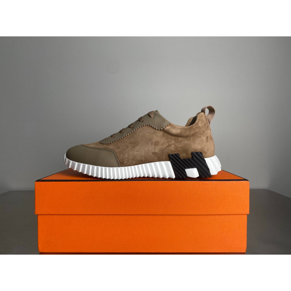 Bouncing sneaker Bouncing sneaker