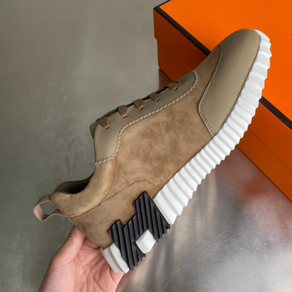 Bouncing sneaker Bouncing sneaker