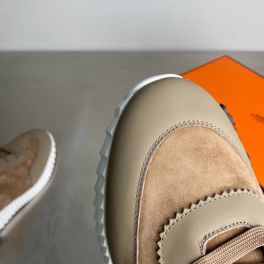 Bouncing sneaker Bouncing sneaker