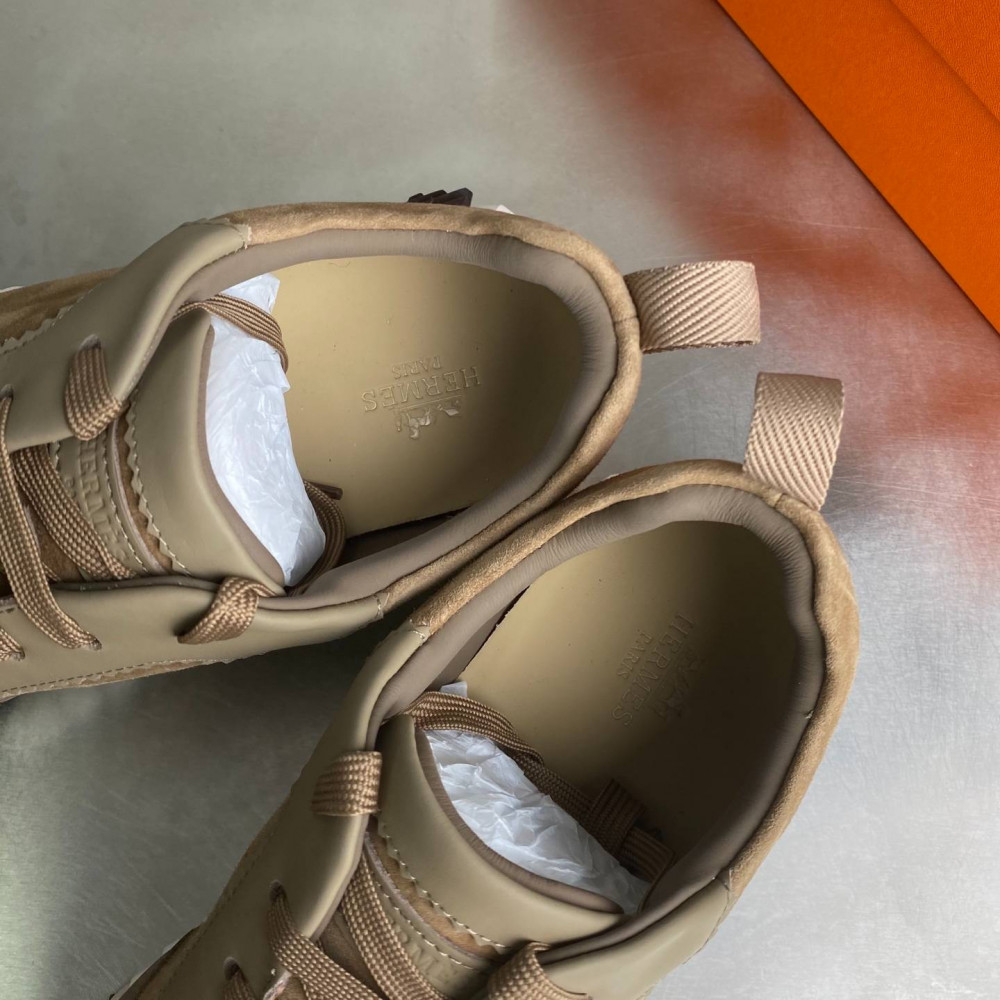 Bouncing sneaker Bouncing sneaker