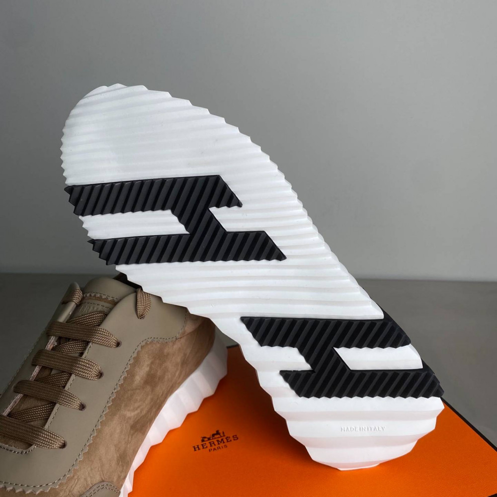 Bouncing sneaker Bouncing sneaker