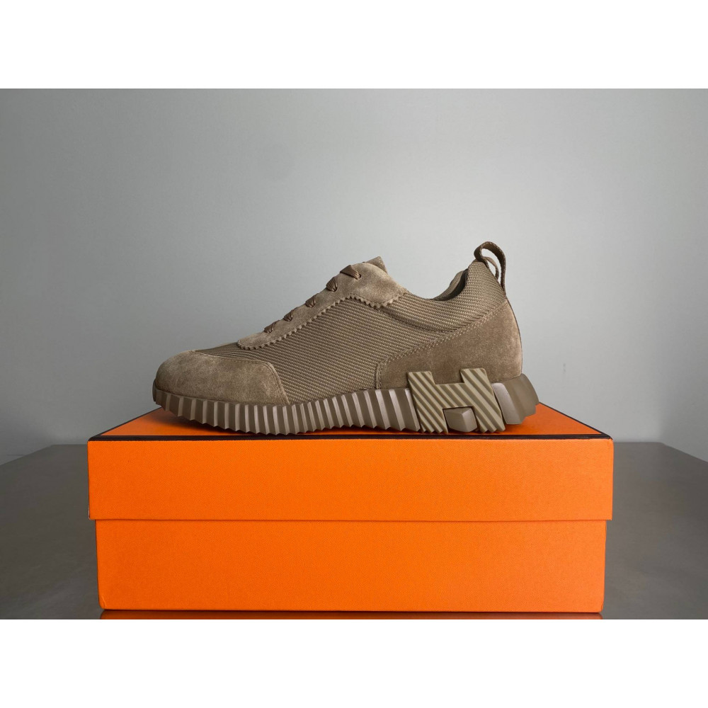 Bouncing sneaker Bouncing sneaker