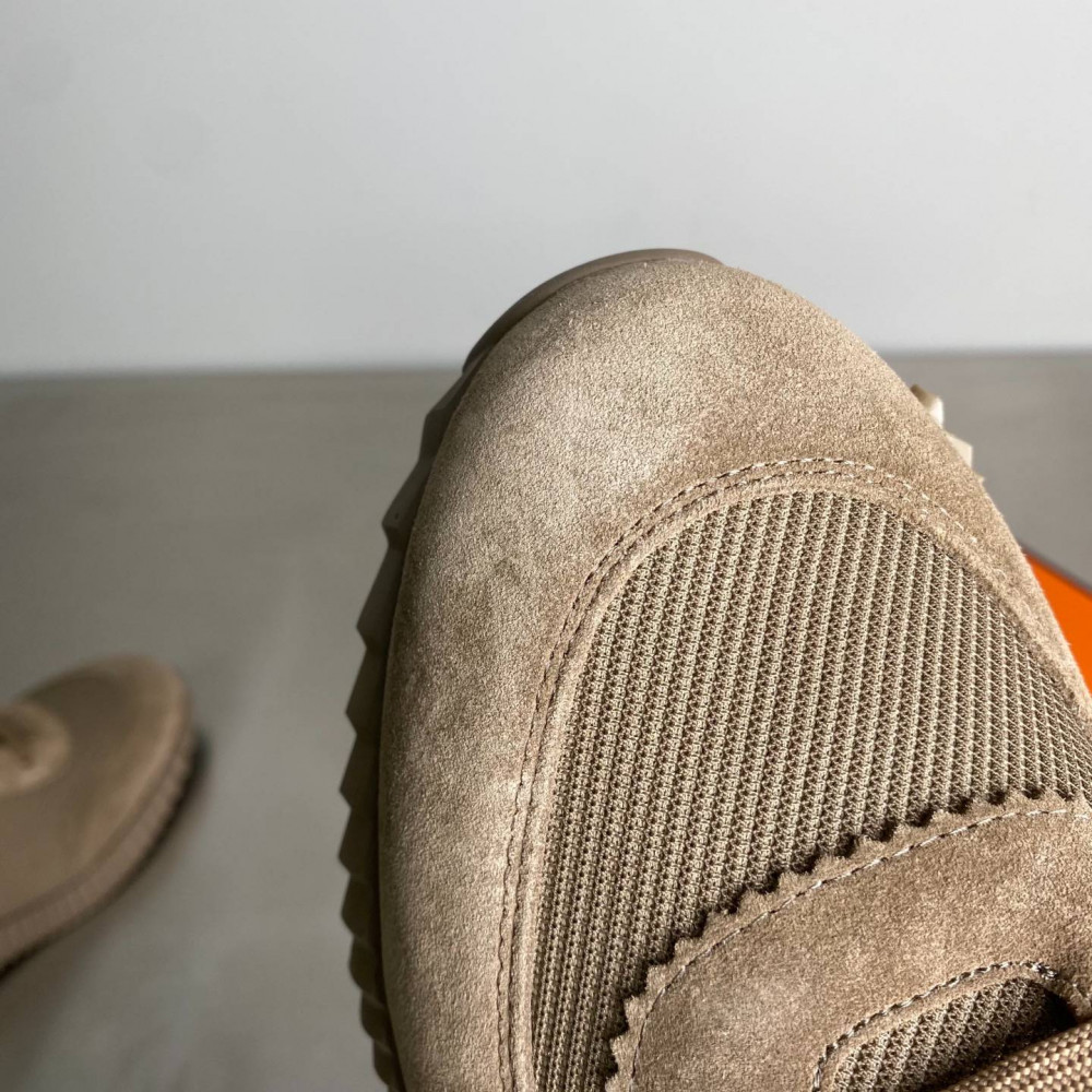 Bouncing sneaker Bouncing sneaker