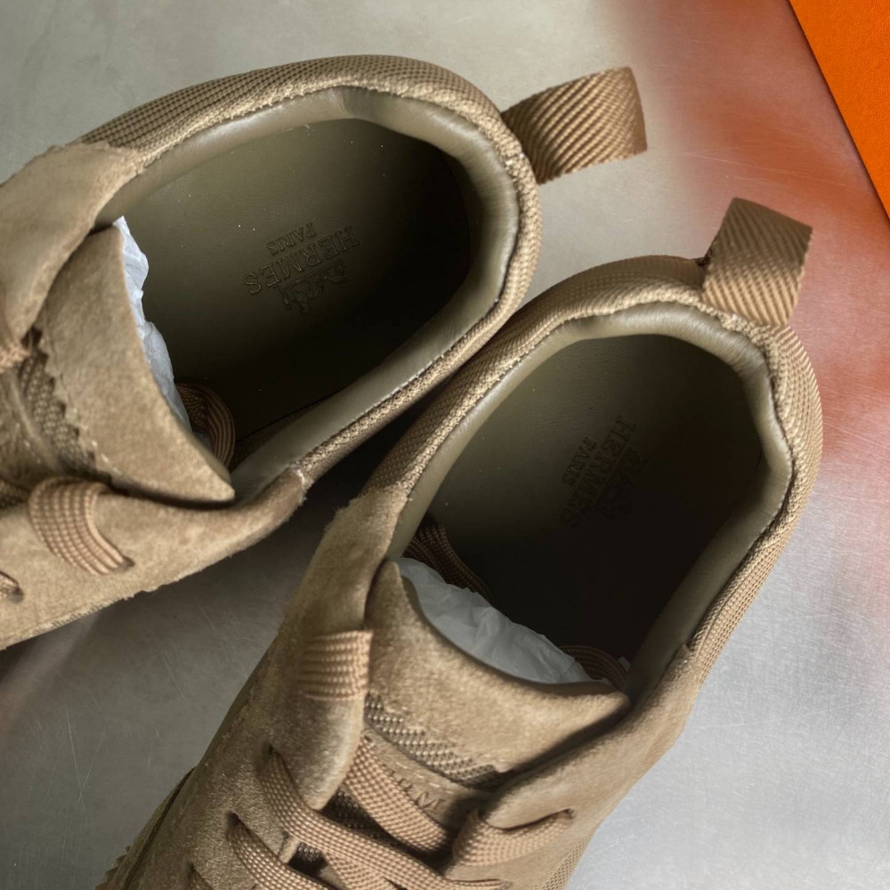Bouncing sneaker Bouncing sneaker