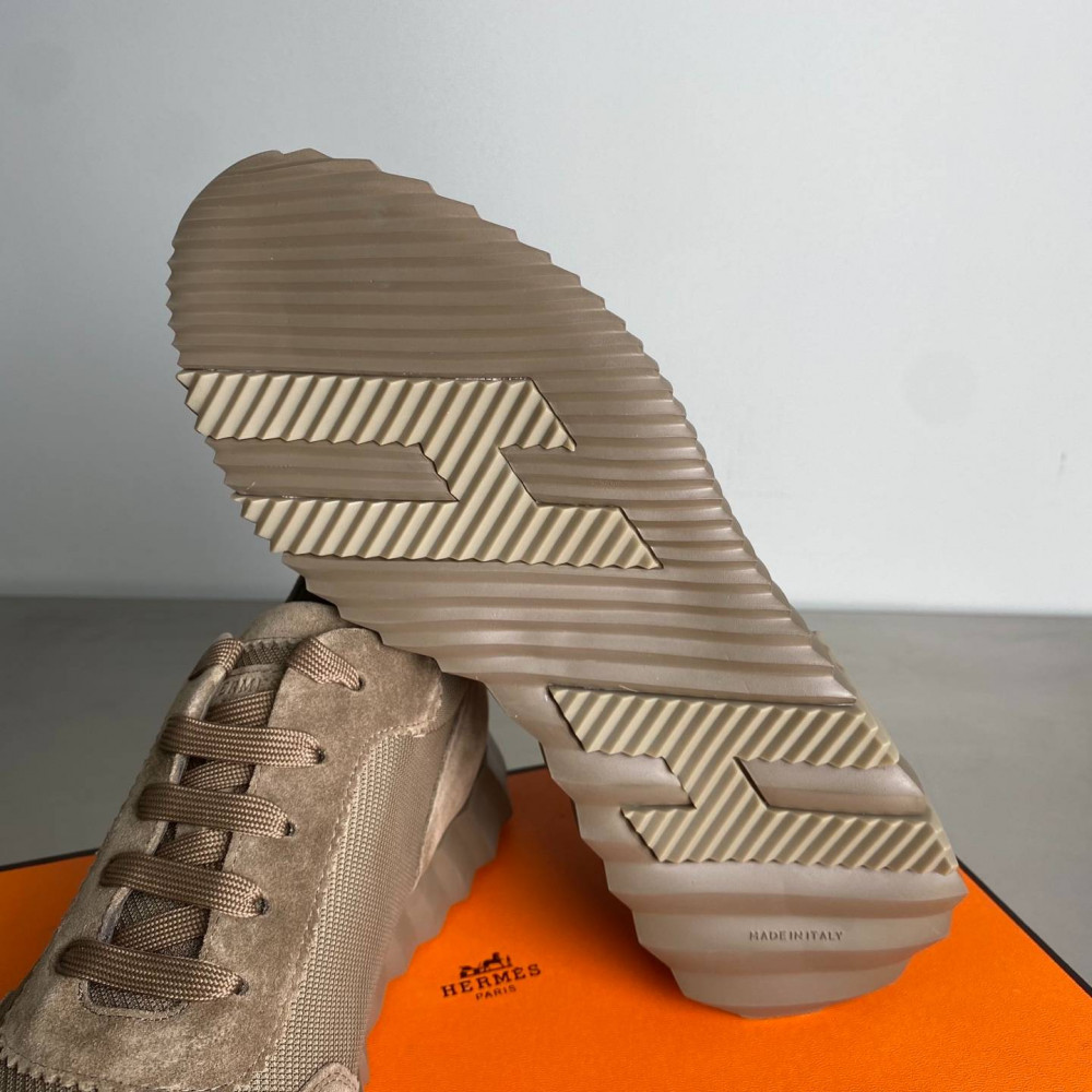 Bouncing sneaker Bouncing sneaker