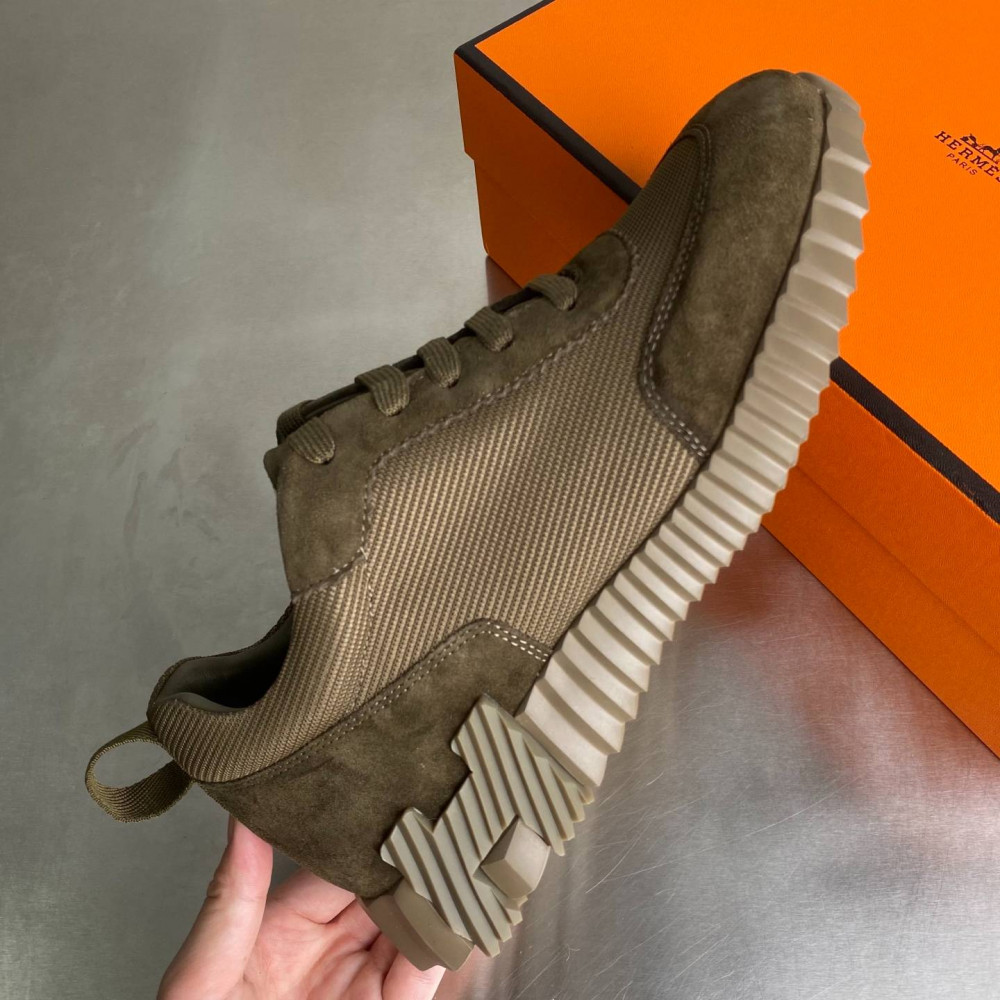 Bouncing sneaker