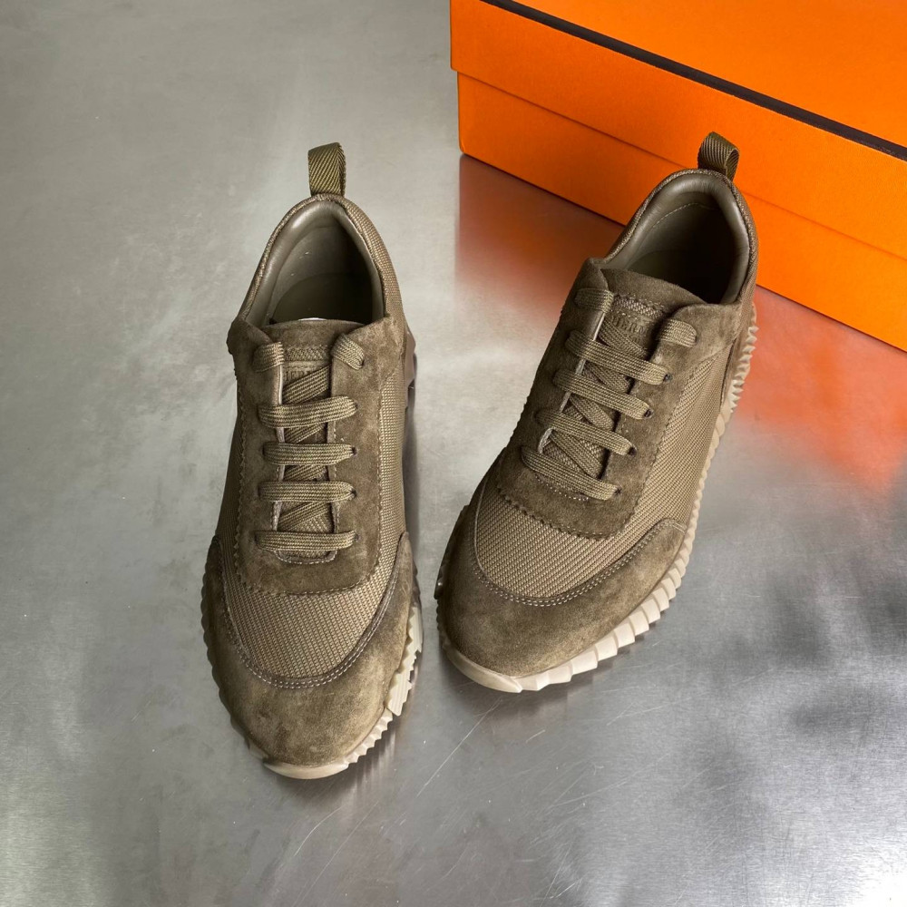Bouncing sneaker