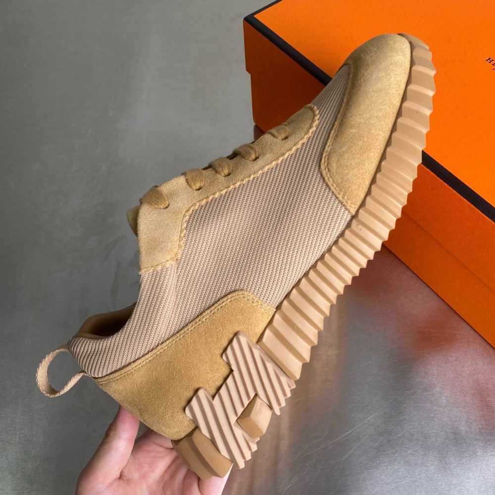 Bouncing sneaker