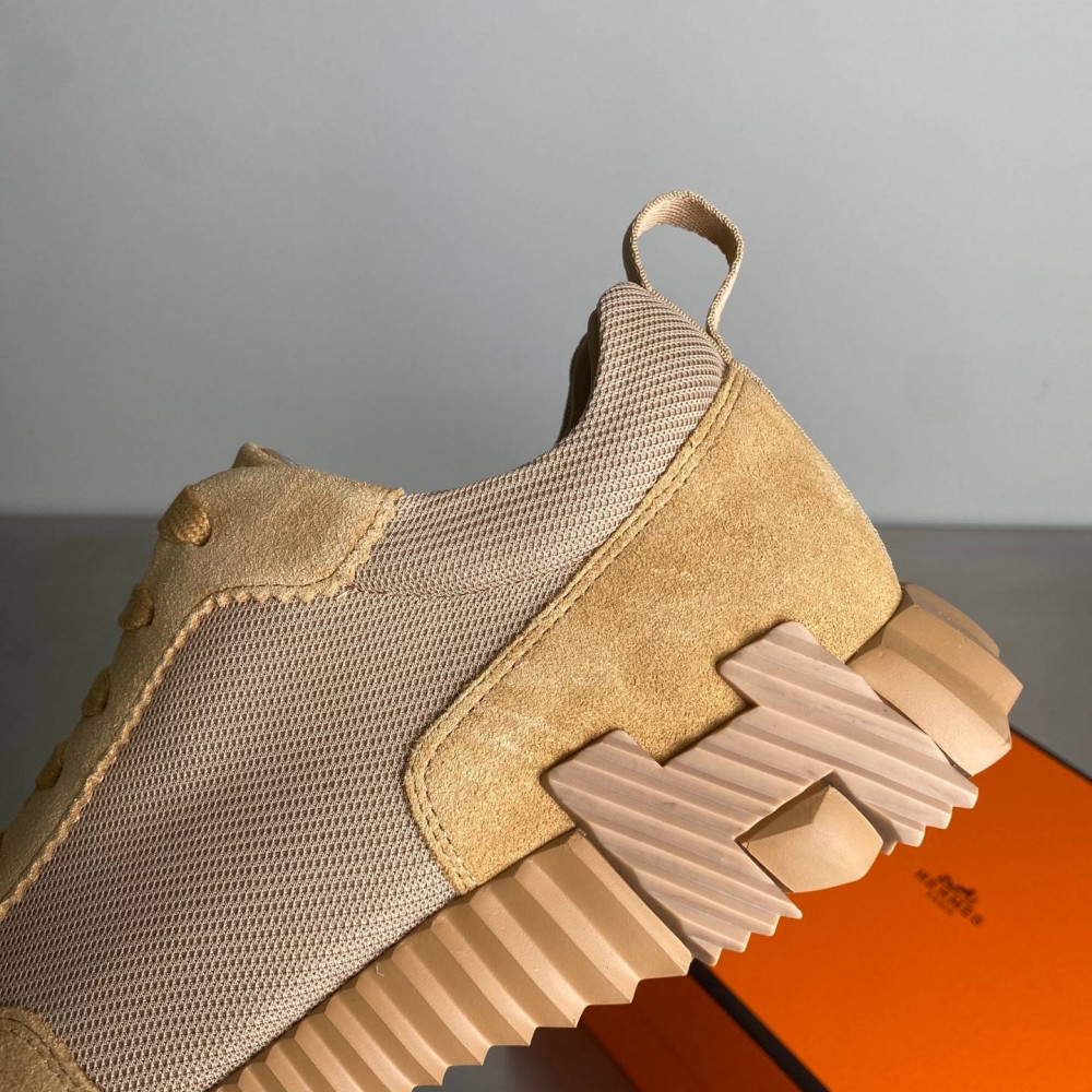 Bouncing sneaker