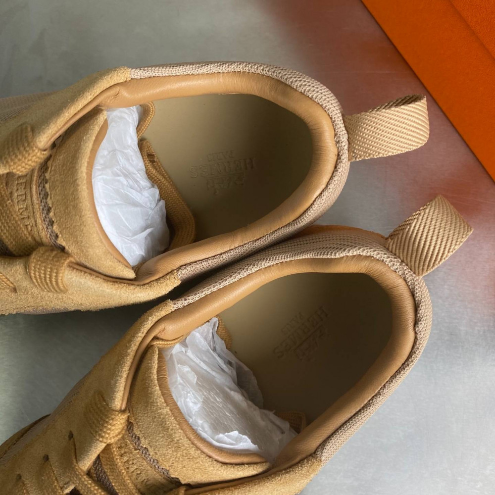 Bouncing sneaker