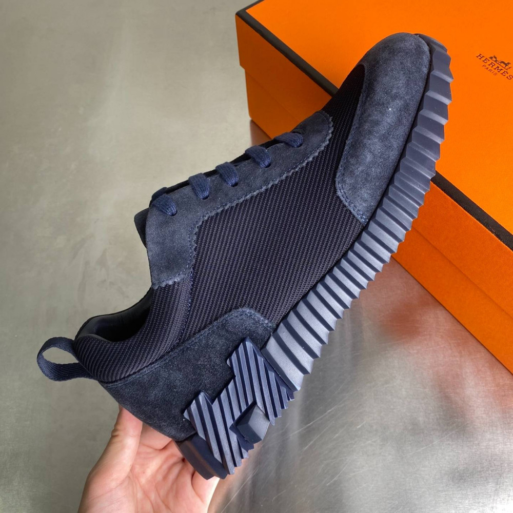 Bouncing sneaker Bouncing sneaker
