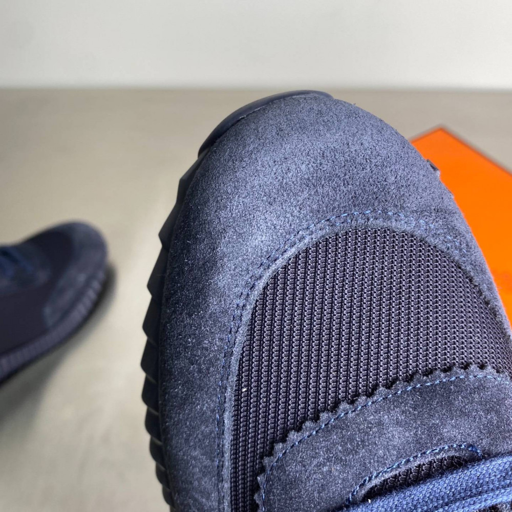 Bouncing sneaker Bouncing sneaker