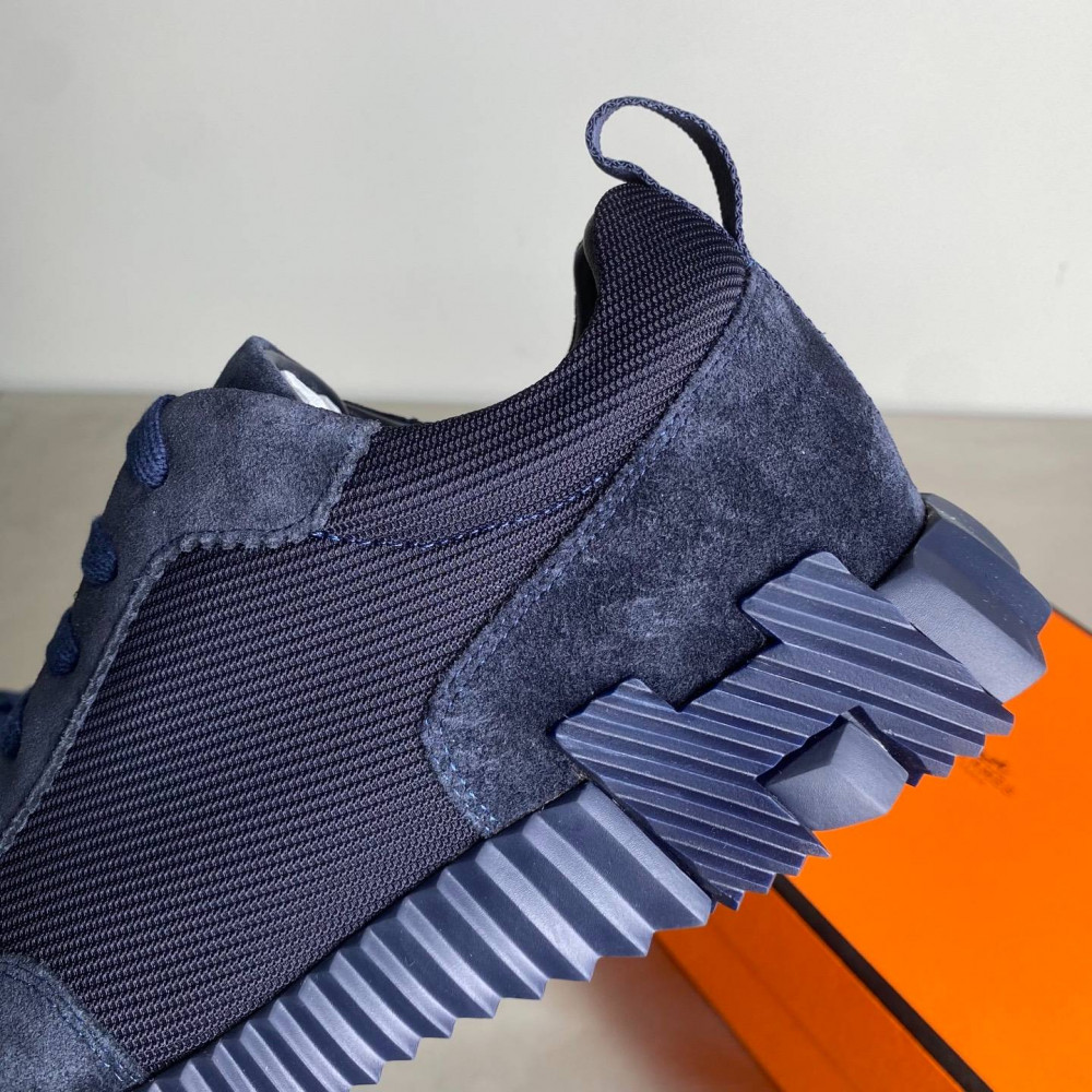 Bouncing sneaker Bouncing sneaker