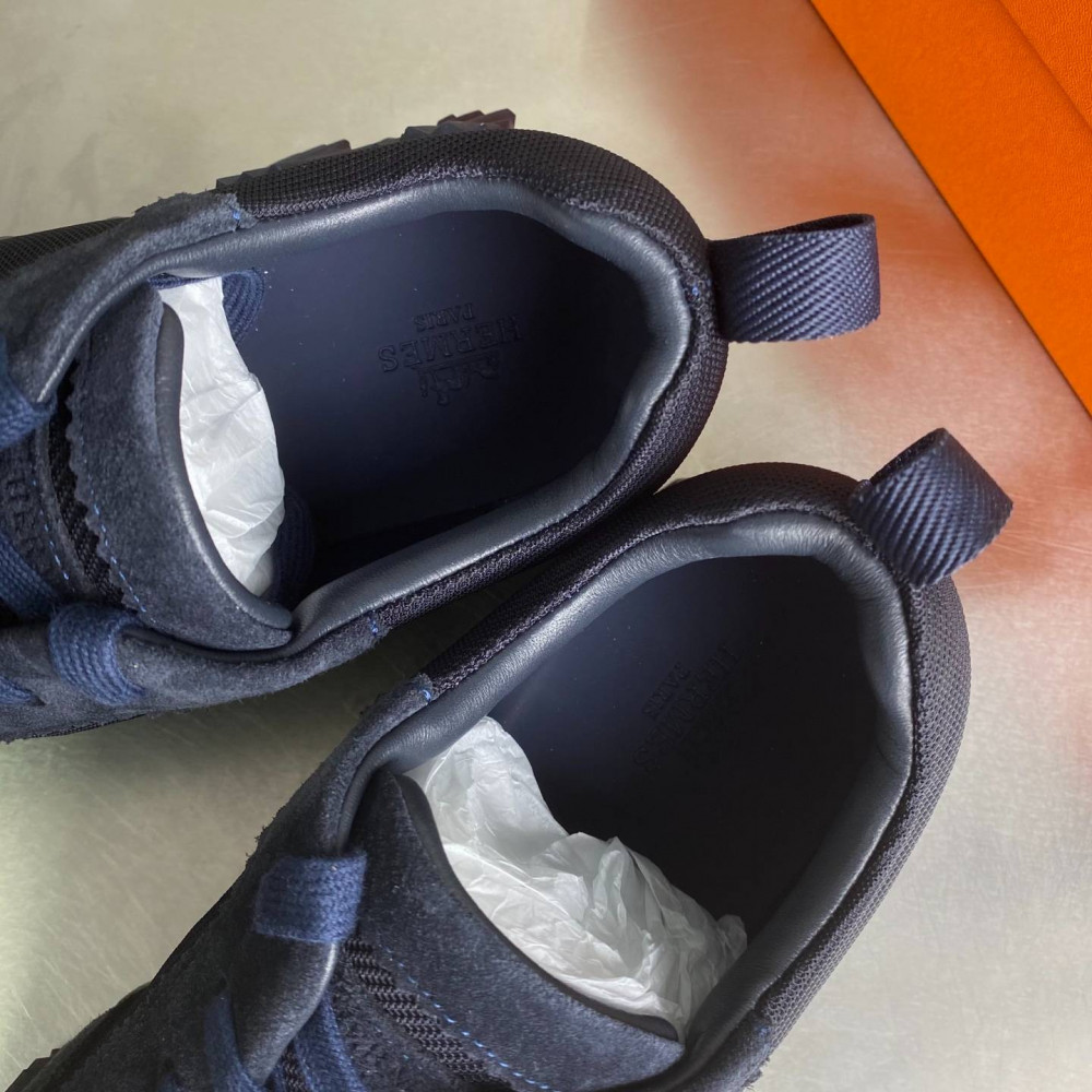 Bouncing sneaker Bouncing sneaker