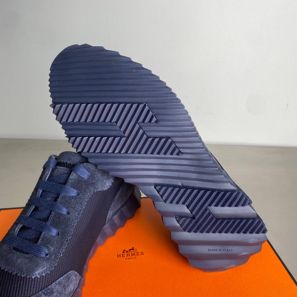 Bouncing sneaker Bouncing sneaker