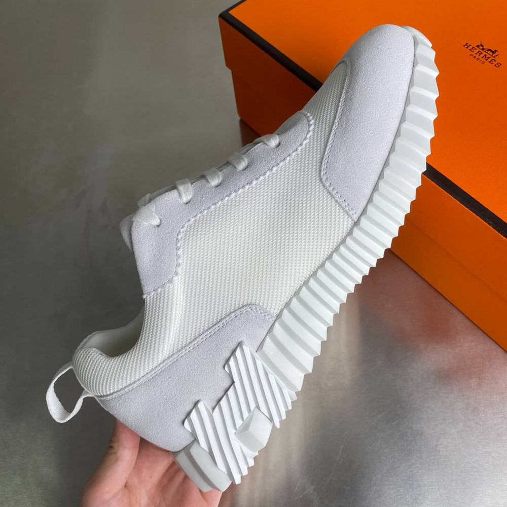 Bouncing sneaker