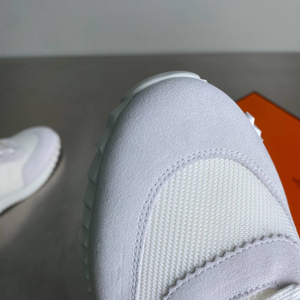 Bouncing sneaker