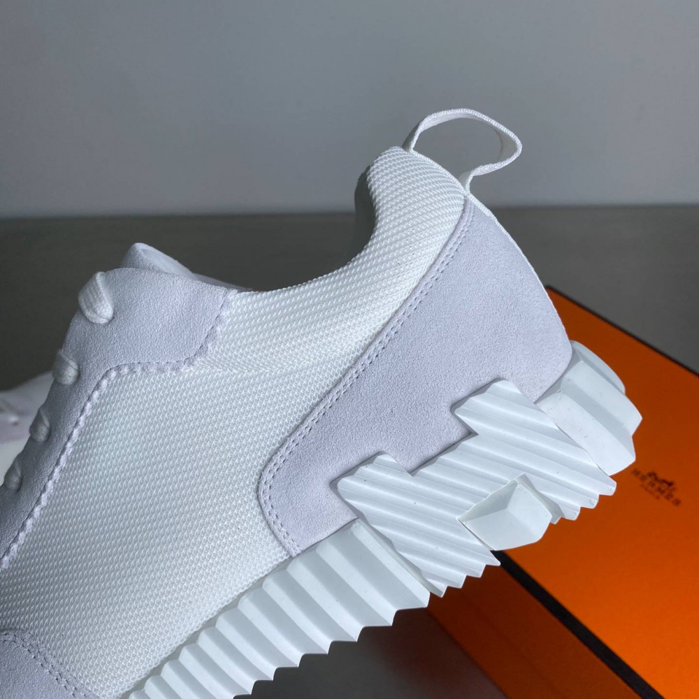 Bouncing sneaker