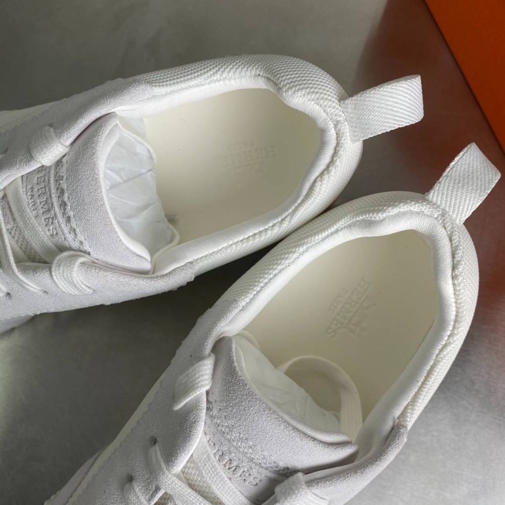 Bouncing sneaker