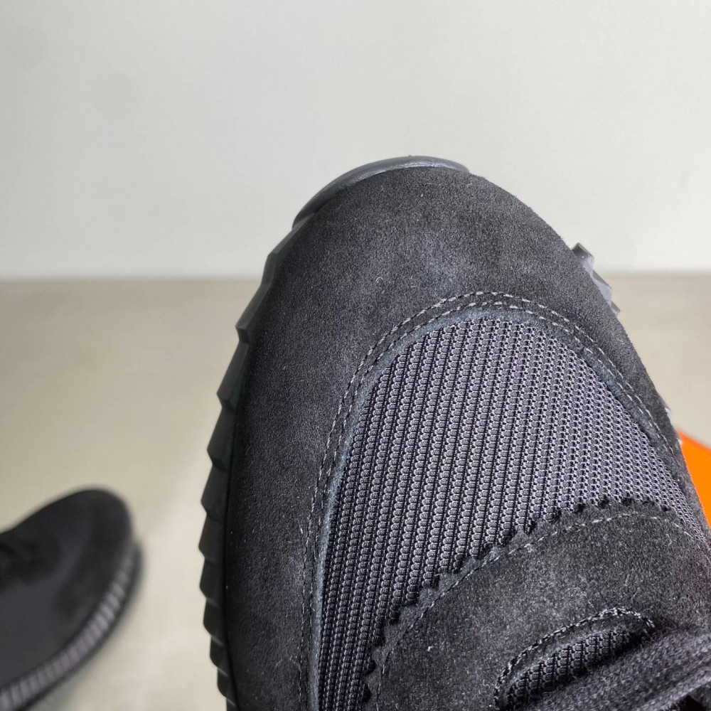 Bouncing sneaker
