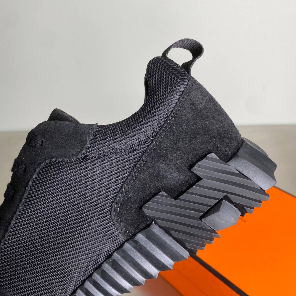 Bouncing sneaker