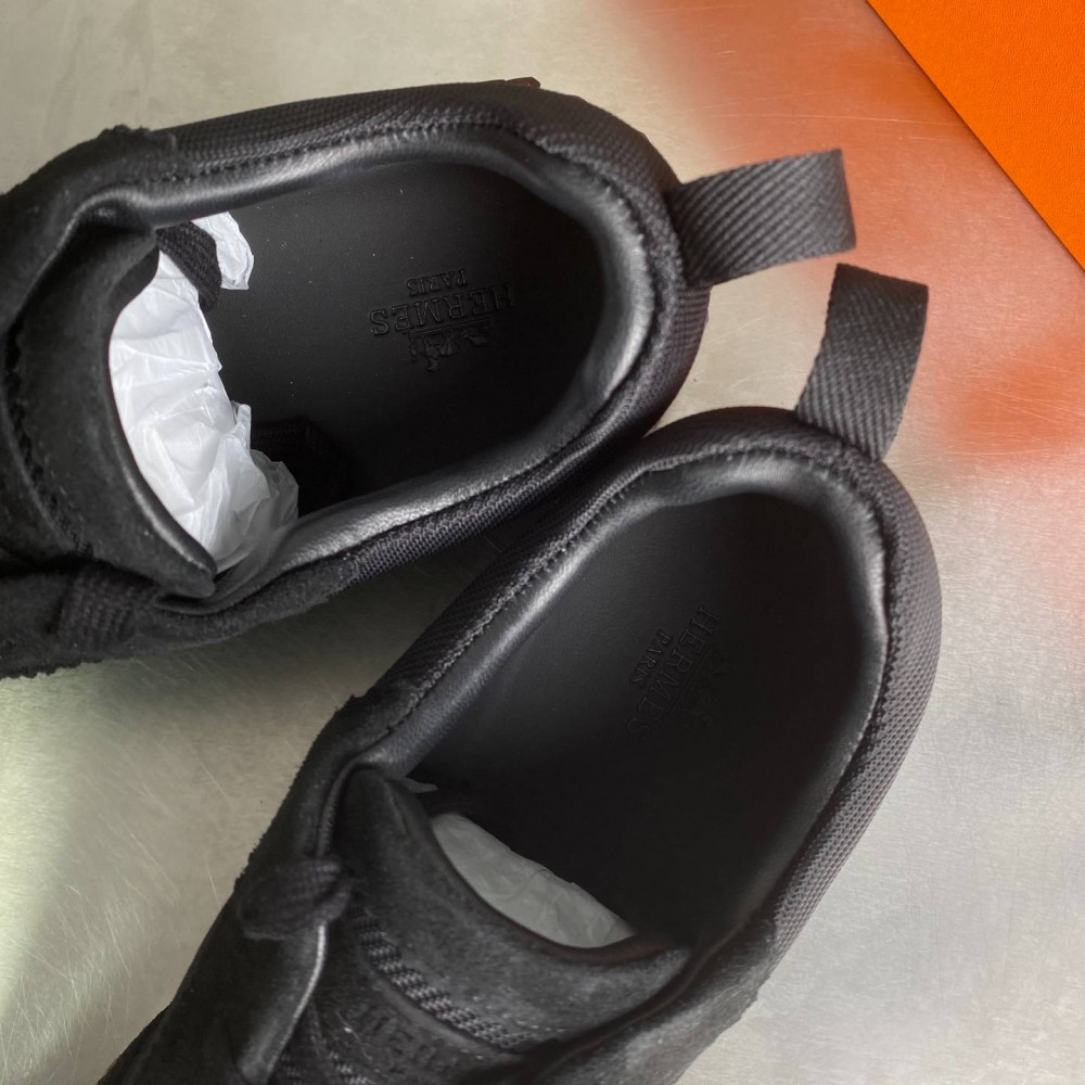 Bouncing sneaker