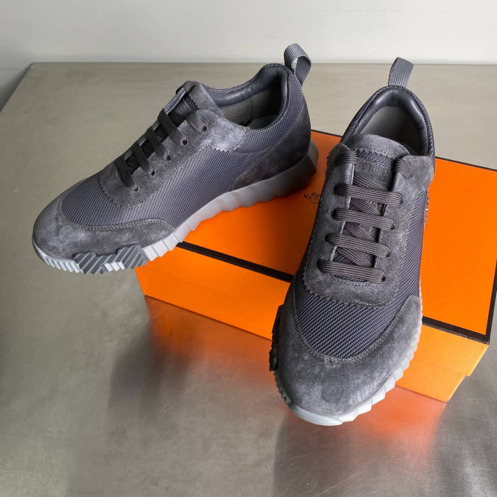 Bouncing sneaker