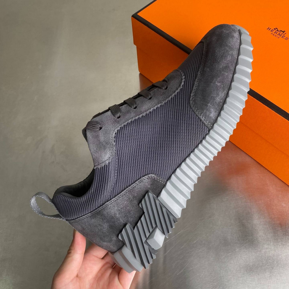 Bouncing sneaker