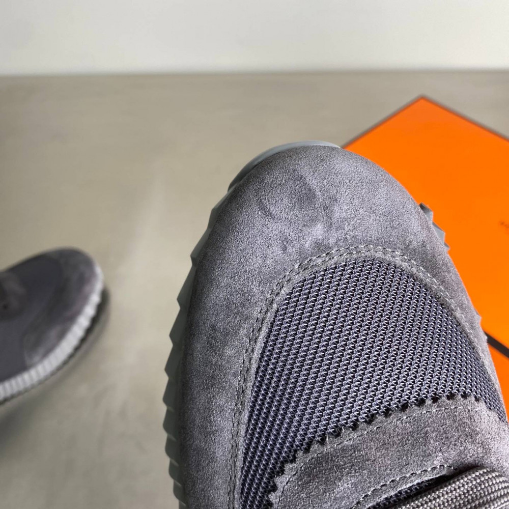 Bouncing sneaker