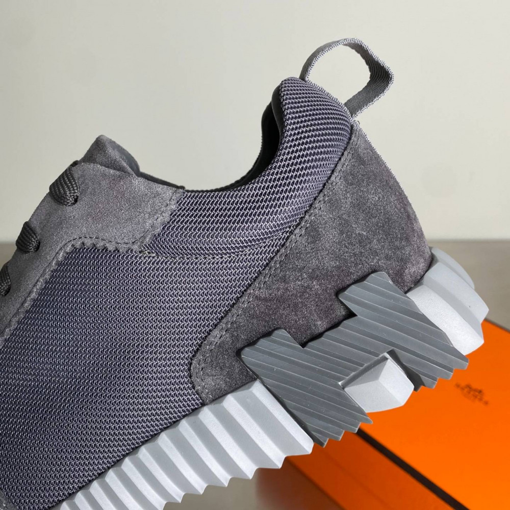 Bouncing sneaker