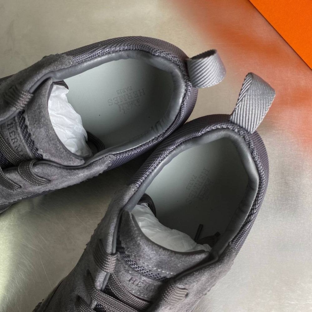 Bouncing sneaker