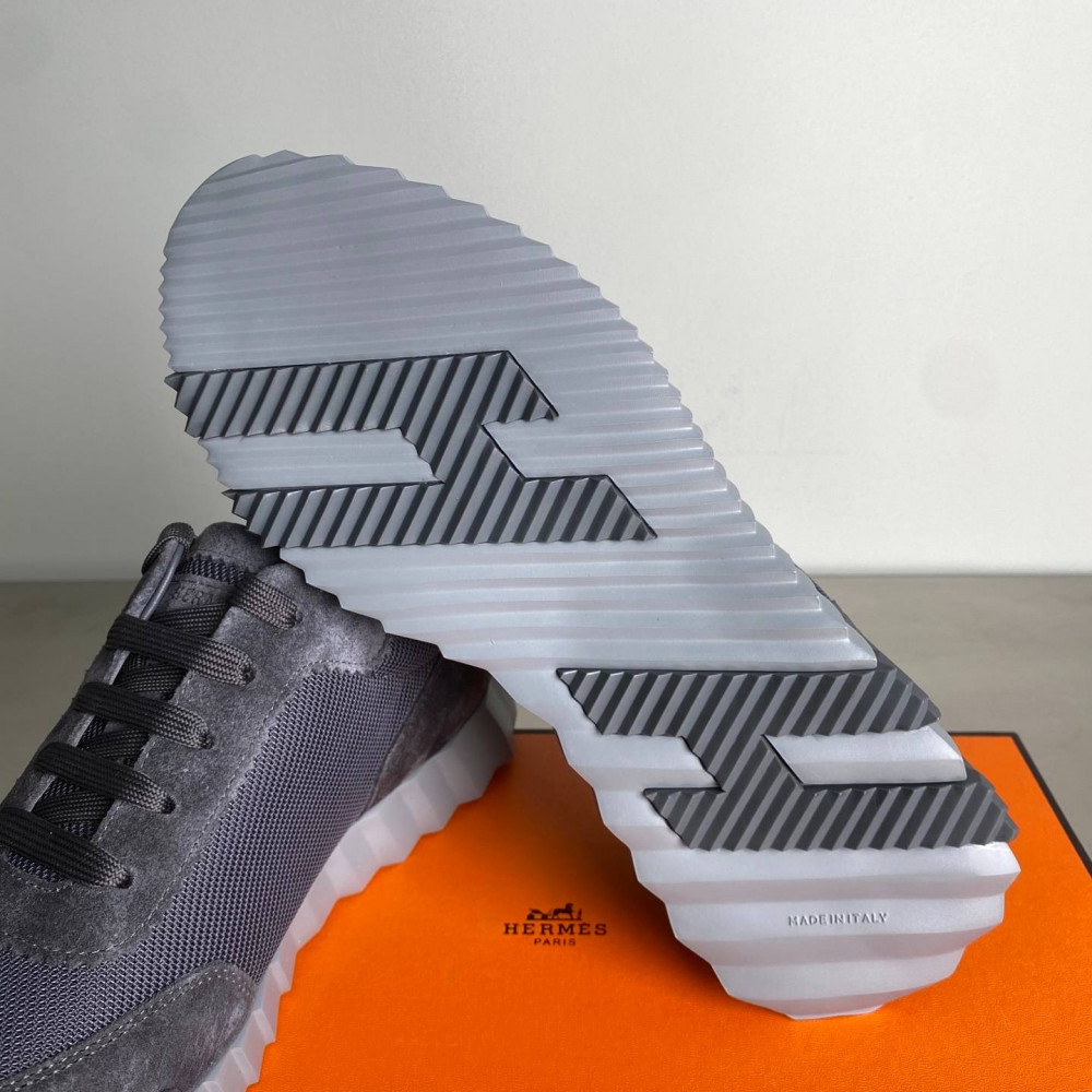 Bouncing sneaker