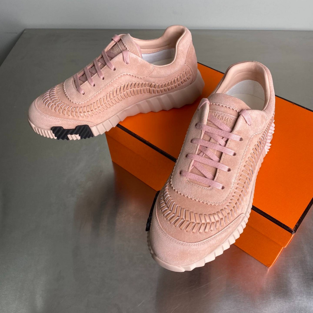 Bouncing sneaker Bouncing sneaker