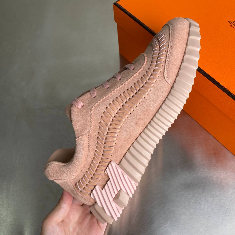Bouncing sneaker Bouncing sneaker