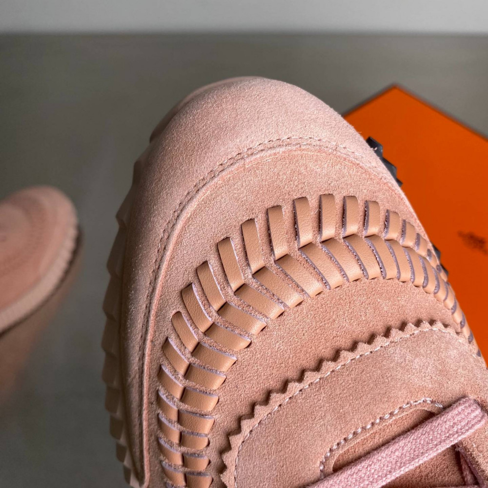 Bouncing sneaker Bouncing sneaker